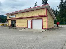 Building for rent - Photo 2