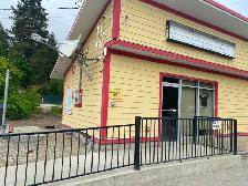 Building for rent - Photo 4