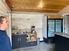 Building for rent - Photo 5