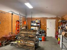Building for rent - Photo 8