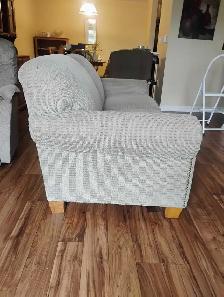 Full size couch - Photo 3