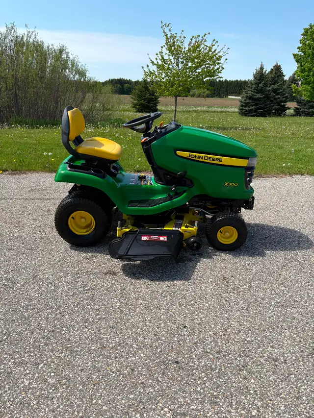 John Deere X300 Lawn Tractor