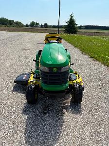 John Deere X300 Lawn Tractor - Photo 3