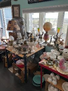 Indoor garage sale - Photo 7