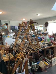 Indoor garage sale - Photo 8