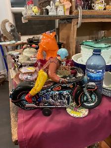 Indoor garage sale - Photo 9