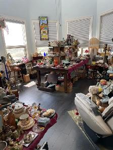 Indoor garage sale - Photo 10