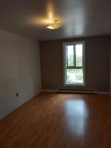 Room 3rd floor-$399 per (including everything) - Photo 4