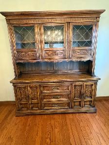 Free delivery used Wooden antique China Cabinet