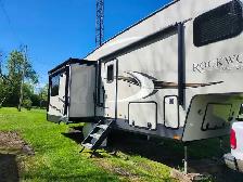 32ft Rockwell UltraLite Trailer