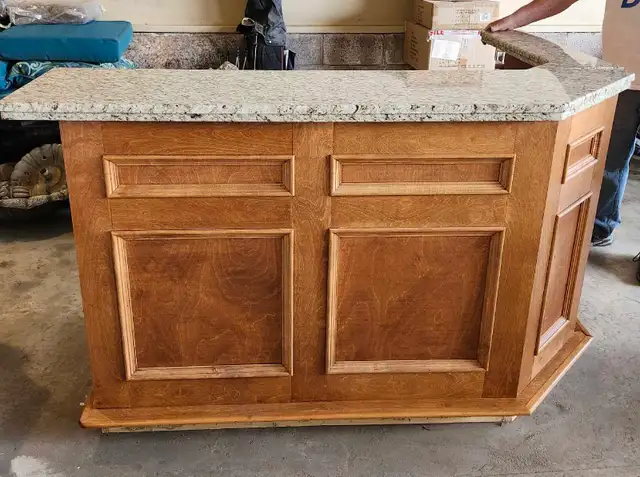 Bar L-Shaped with Quartz Top