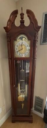 Free delivery used Howard Miller 'Jonathan' Grandfather Clock - Photo 8