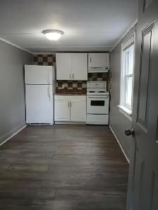 Quiet 2 Bedroom Duplex Unit - Photo 3