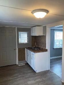 Quiet 2 Bedroom Duplex Unit - Photo 4