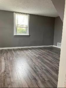 Quiet 2 Bedroom Duplex Unit - Photo 5