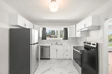 Beautifully remodelled 4bdrm bungalow tucked away on a quiet st! - Photo 4