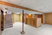 Beautifully remodelled 4bdrm bungalow tucked away on a quiet st! - Photo 8