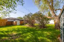 Beautifully remodelled 4bdrm bungalow tucked away on a quiet st! - Photo 10