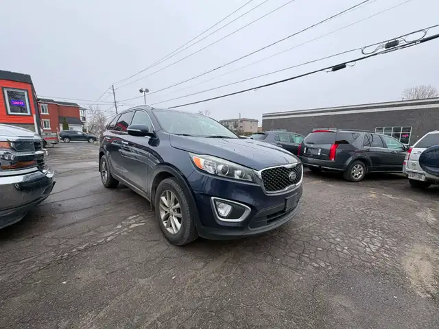 Kia Sorento 2017 Aut. AWD. 206km. $8 995. Rusty 450-820-0550