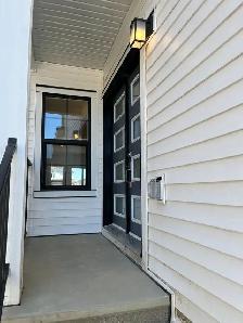 Beautiful 4 Bedroom 3 Washroom House For Rent - Photo 2