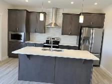 Beautiful 4 Bedroom 3 Washroom House For Rent - Photo 5