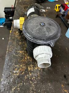 Dynamo 1HP Pool/Spa pump with strainer/leaf basket. - Photo 2