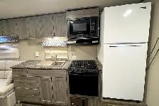 2019 General Coach Roughneck NT300 - Pre-Owned Travel Trailer. - Photo 17