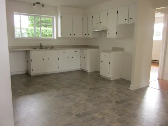 BEAU grand 4 1/2 dans 6 logis, tranquille, GRANBY