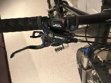 Mountain bike  like new - Photo 3