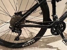 Mountain bike  like new - Photo 8