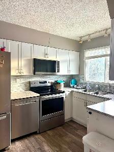 UTILITIES INCLUDED 3 Bed 1 Bath Upper Suite/Patterson Avail Jul2 - Photo 2