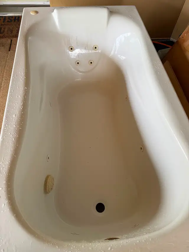 Used jet tub