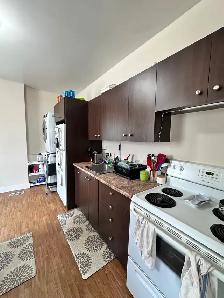 Spacious   Centrally Located 3 Bed Home Close To Everything! - Photo 2