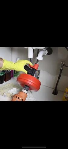 Licensed plumber - Photo 7