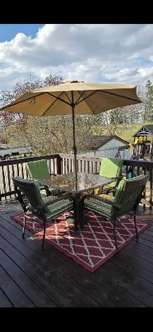 Patio Set 4 chairs and umbrella included