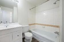 PET FRIENDLY WEST END APARTMENT - Photo 6