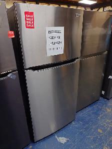 Frigidaire '30' Stainless Steel Top Freezer Bottom Fridge - Photo 2
