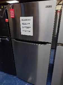 Frigidaire '30' Stainless Steel Top Freezer Bottom Fridge - Photo 3