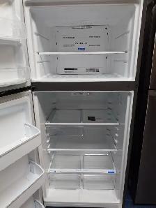 Frigidaire '30' Stainless Steel Top Freezer Bottom Fridge - Photo 6