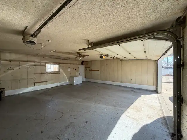 Garage / Workshop Space for Rent – North Edmonton – $650$/Month