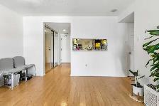Bright 1 1 Bed Condo | King West | 746 sqft | $489,000 - Photo 6