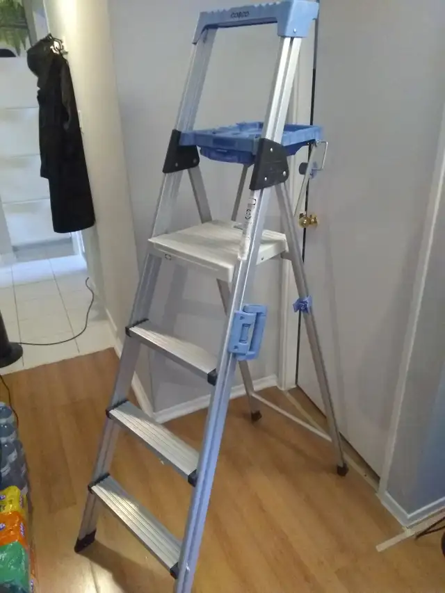 Cosco 6' Aluminum Painter's Step Ladder