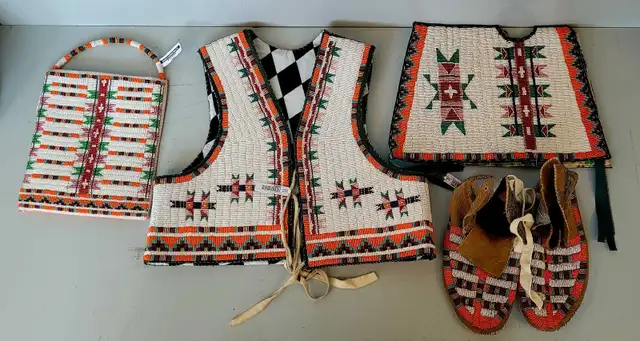 1Opc Ladies Beadwork (24858134)