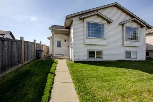 3 Bed 1.5 Bath Duplex in Lakeland Available July 2nd!