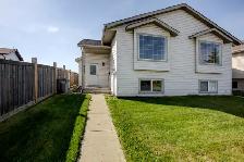 3 Bed 1.5 Bath Duplex in Lakeland Available July 2nd!
