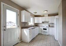 3 Bed 1.5 Bath Duplex in Lakeland Available July 2nd! - Photo 2