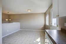3 Bed 1.5 Bath Duplex in Lakeland Available July 2nd! - Photo 4