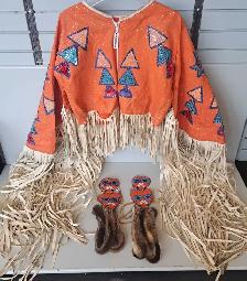 10pc Woman's Traditional Outfit (22127022)