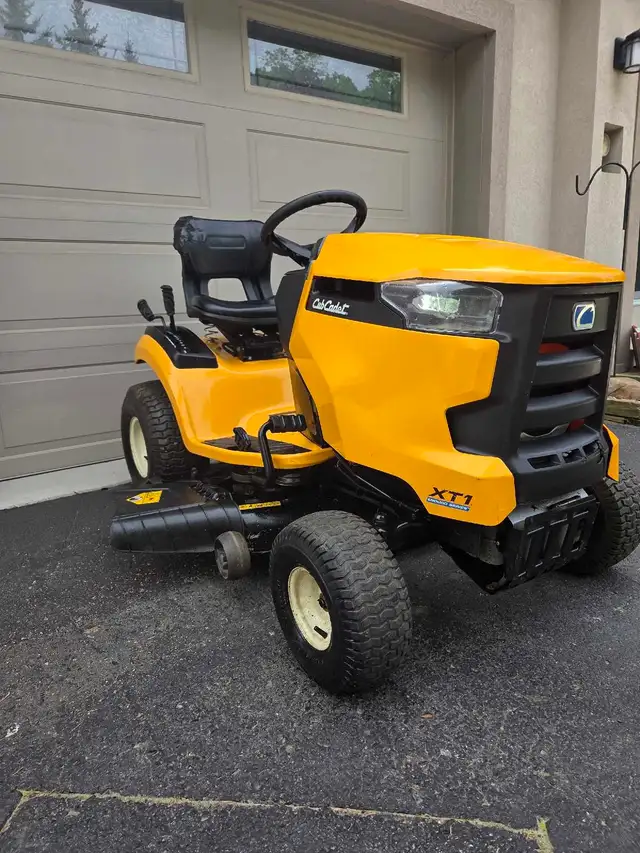 cub cadet xt2 lawn tractor