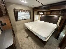 2017 Keystone Outback 332FK, FRONT KITCHEN & DINETTE SPACIOUS - Photo 29